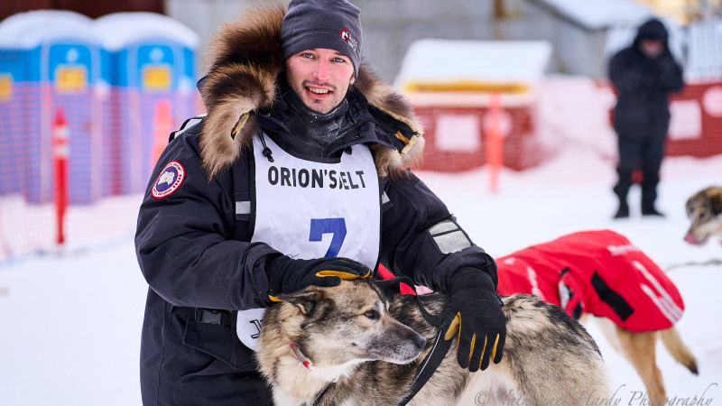 deke naaktgeboren wins the leonhard seppala humanitarian award iditarod 2023 dekes dogs nautique sky kennel